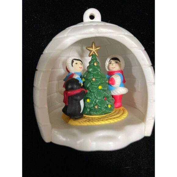 Avon Vintage 1983 Igloo plastic 3” ornament - Picture 9 of 11